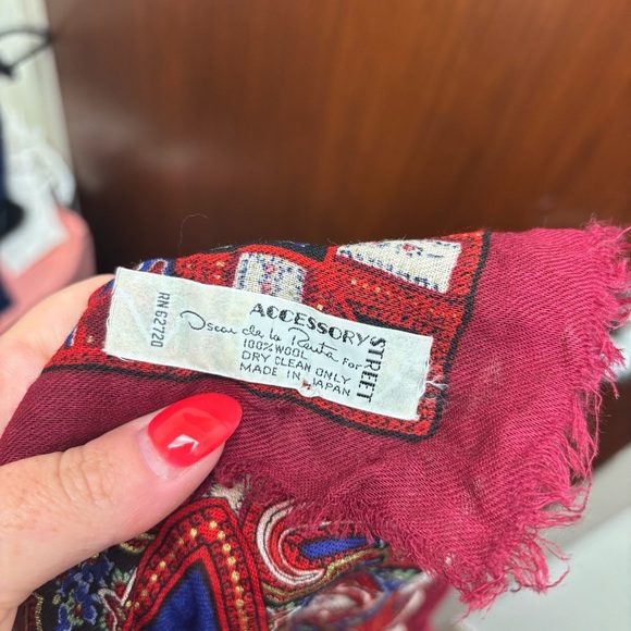 Oscar De La Renta Wool Scarf - Picture 12 of 12